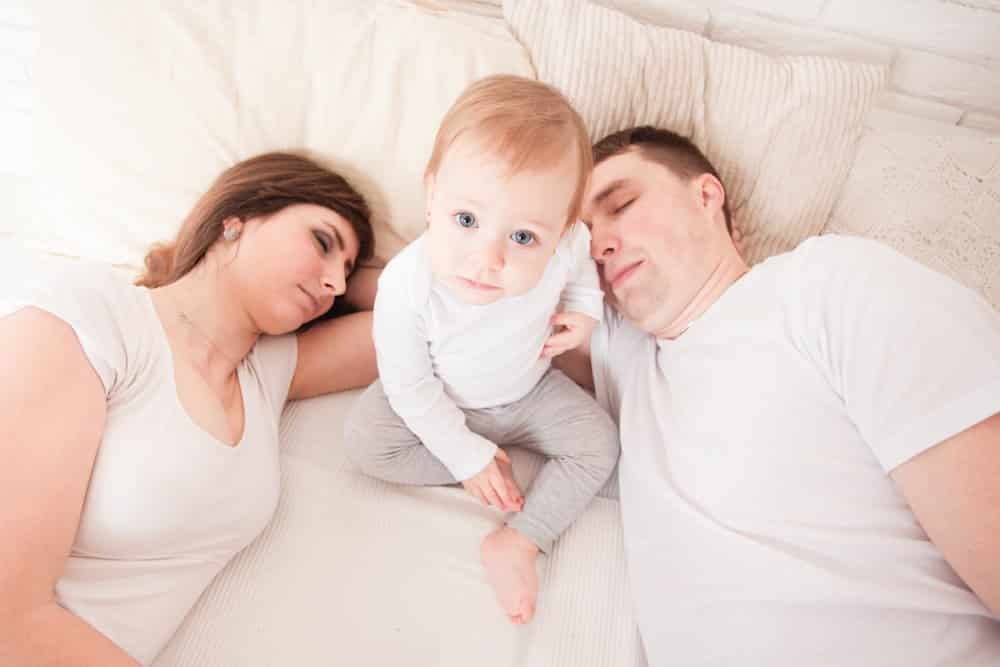 11 ways to entertain toddlers when you’re ill