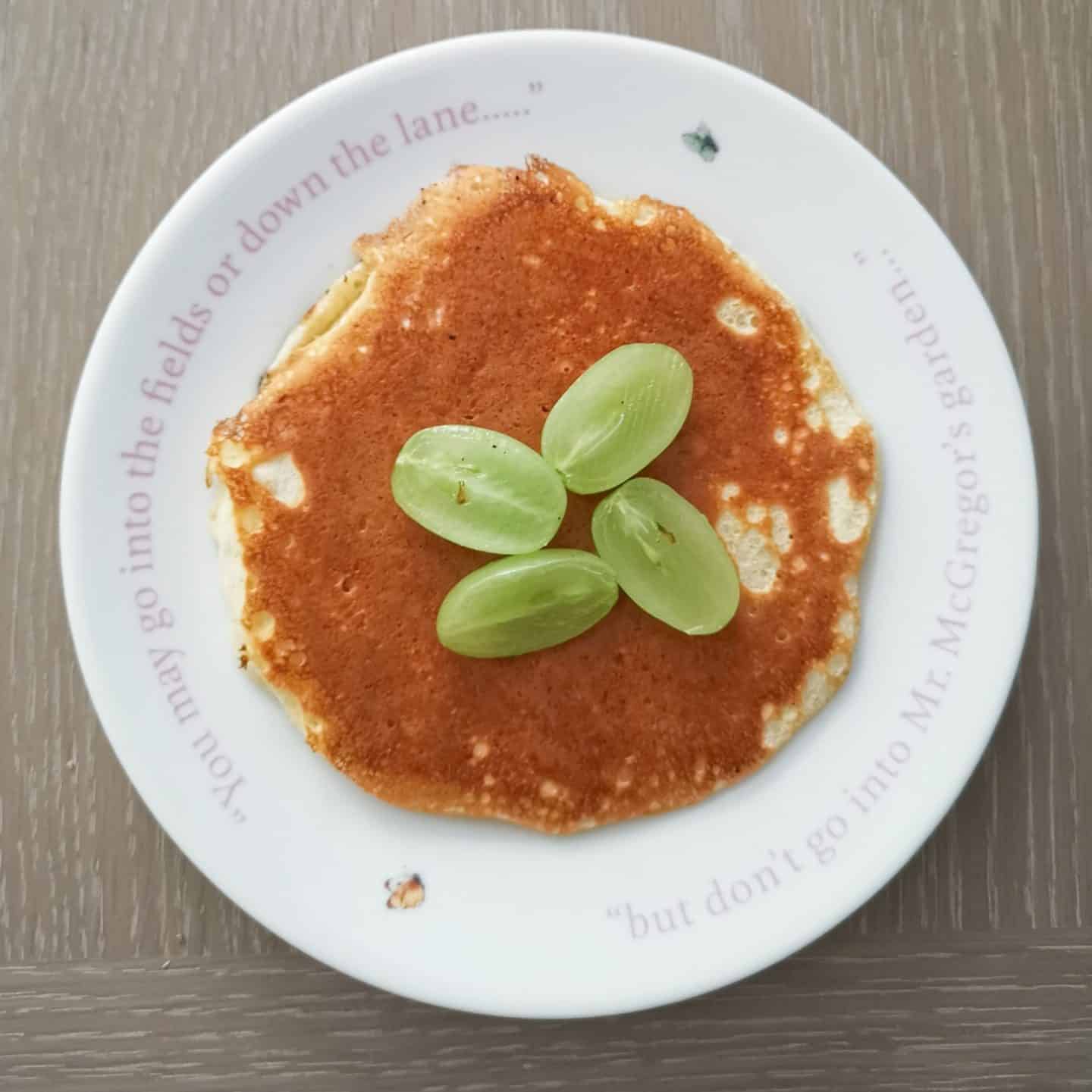 Fluffy pancakes for toddlers with fruit