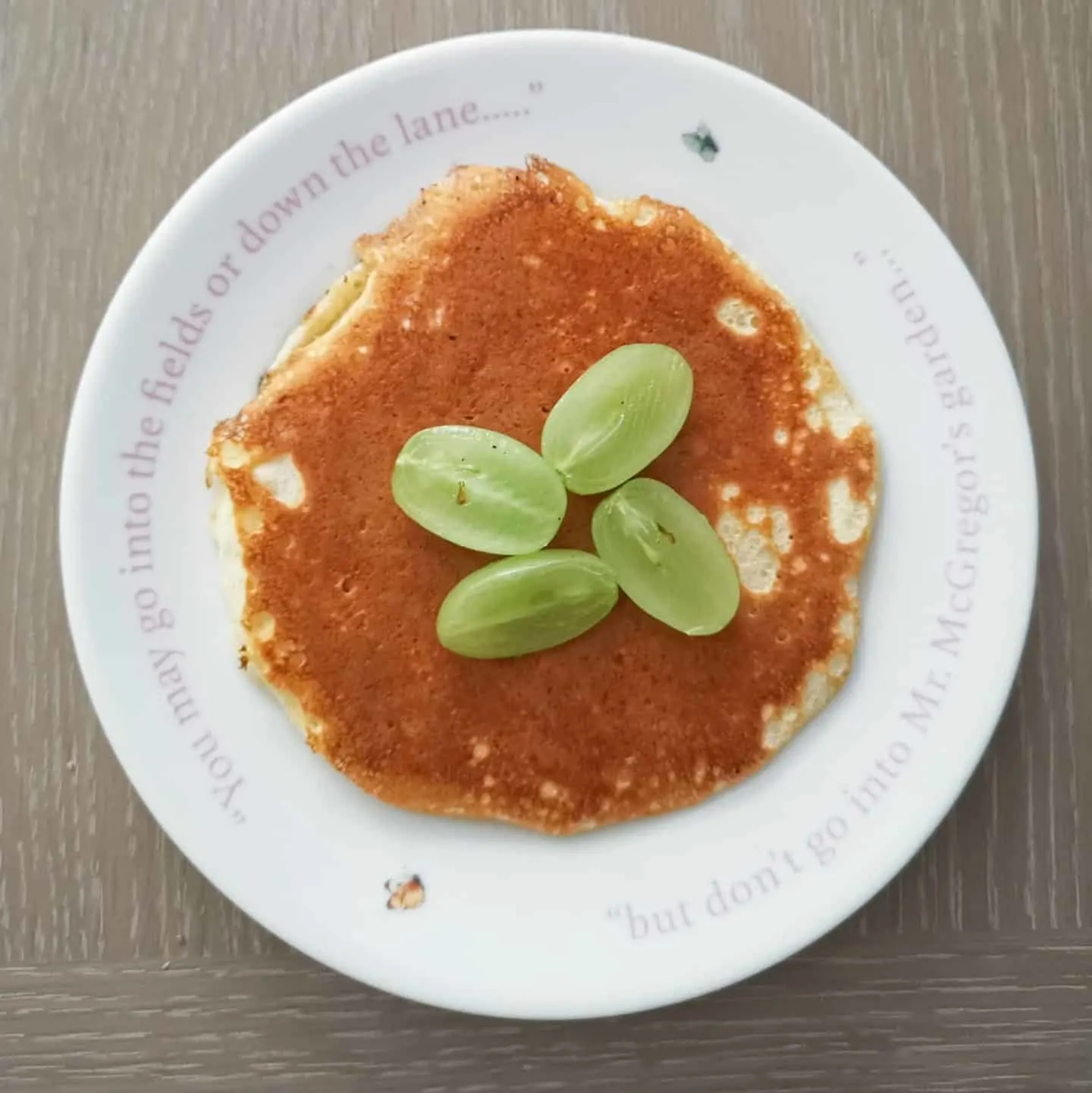 Fluffy pancakes for toddlers with fruit