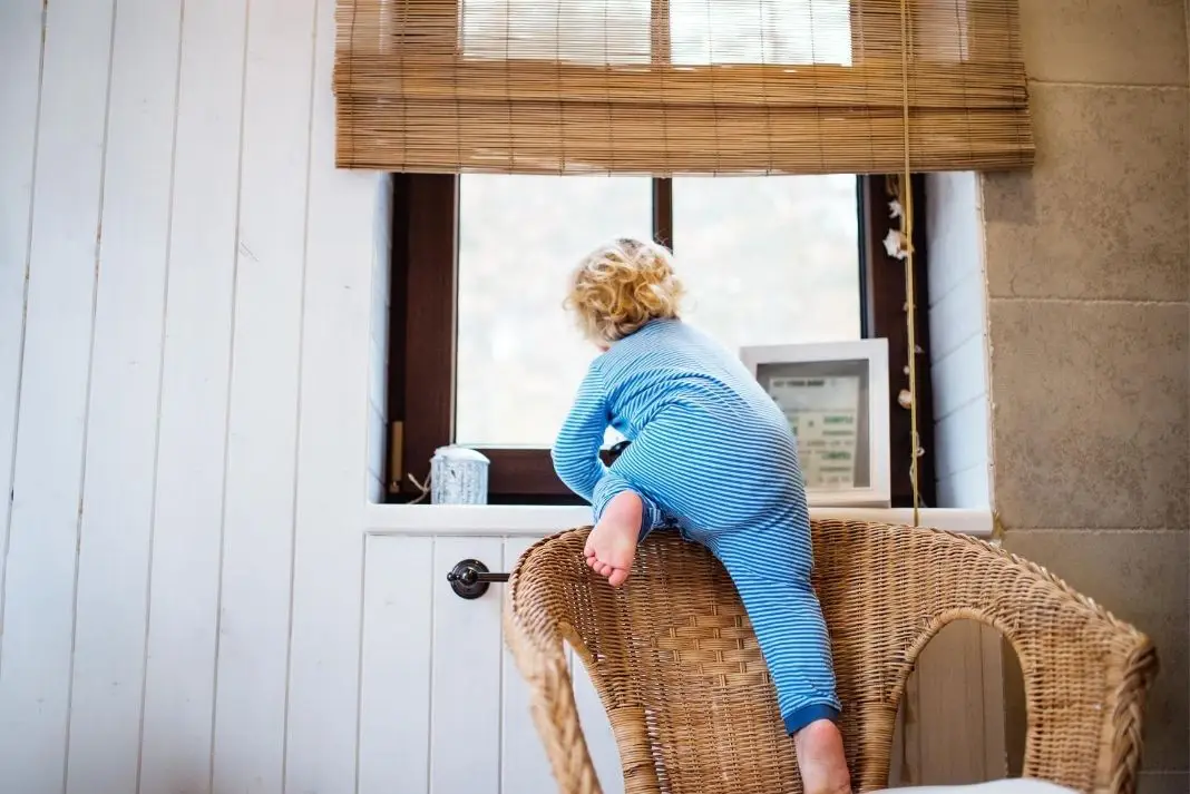 toddler proofing windows to keep child safe 
