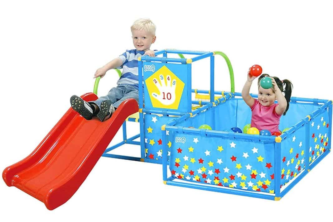 Playset with ball pit climbing toy 