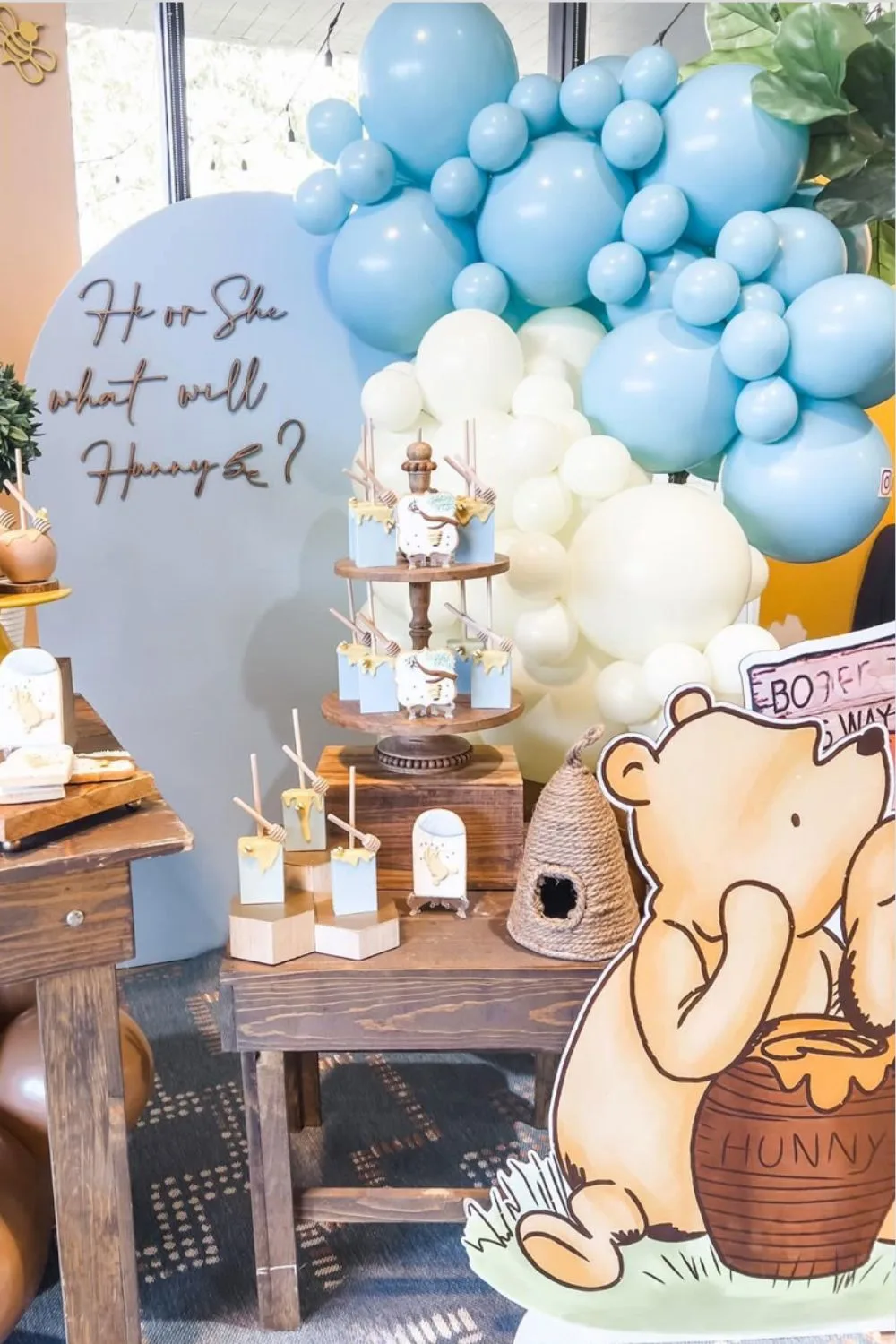 Winnie the Pooh baby shower decor 